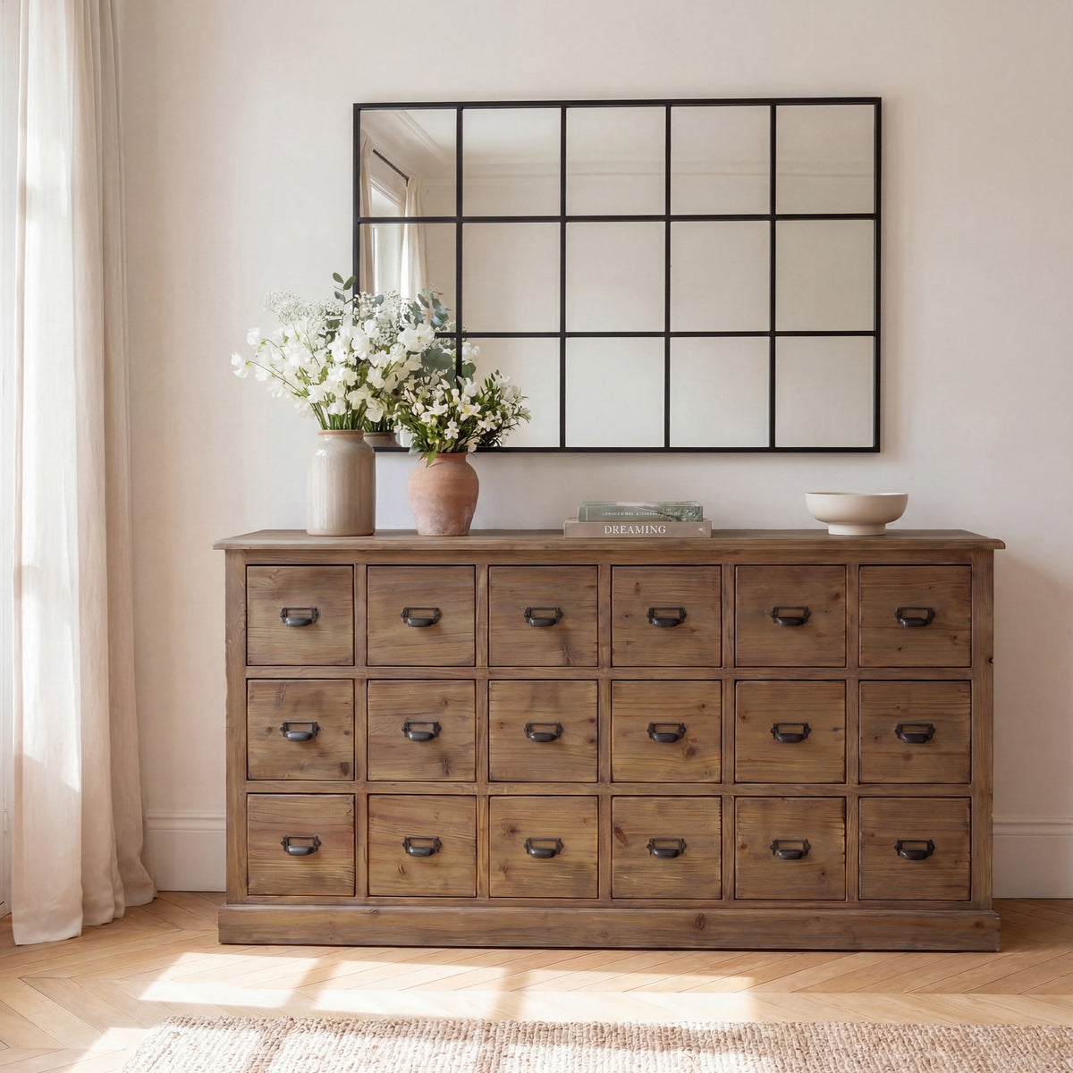 Ambiance buffet indus bois et métal verrière – Maison Pavane