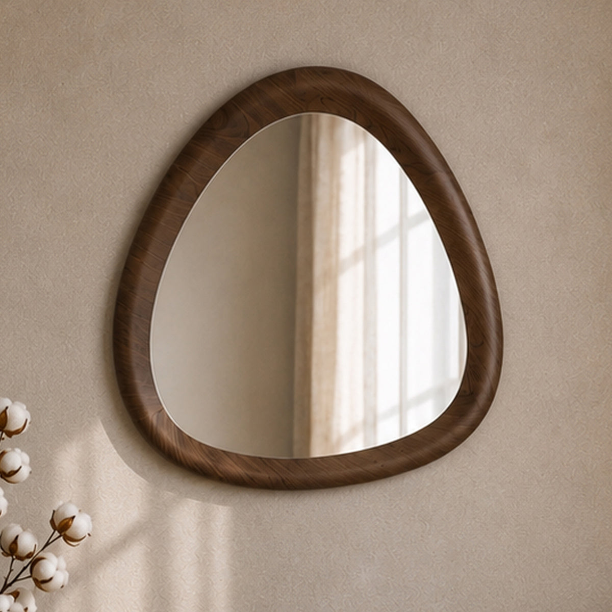 Ambiance miroir organique triangulaire Yoko placage noyer – Maison Pavane