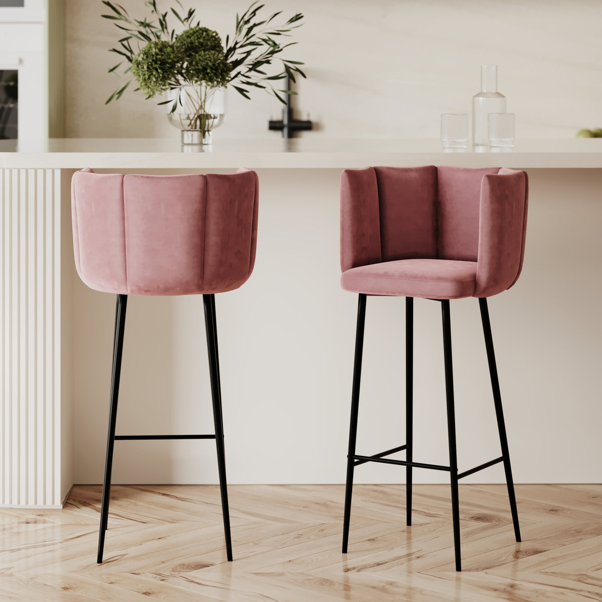 sedia da bar in velluto rosa con gambe nere rosy