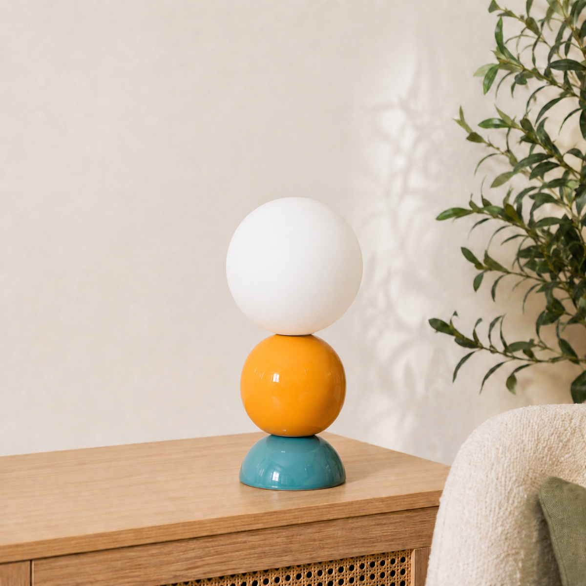 Lampe à poser Pili céramique bleu jaune ambiance – Maison Pavane