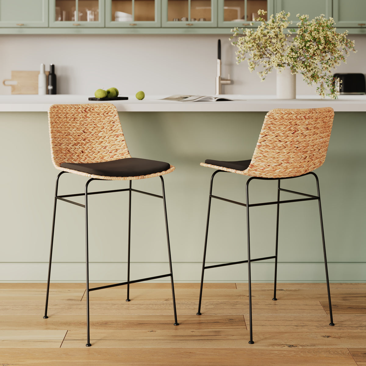 2 chaises de bar en rotin noir