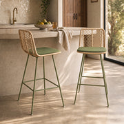2 chaises de bar Tamara rotin naturel et coussin vert olive – Maison Pavane