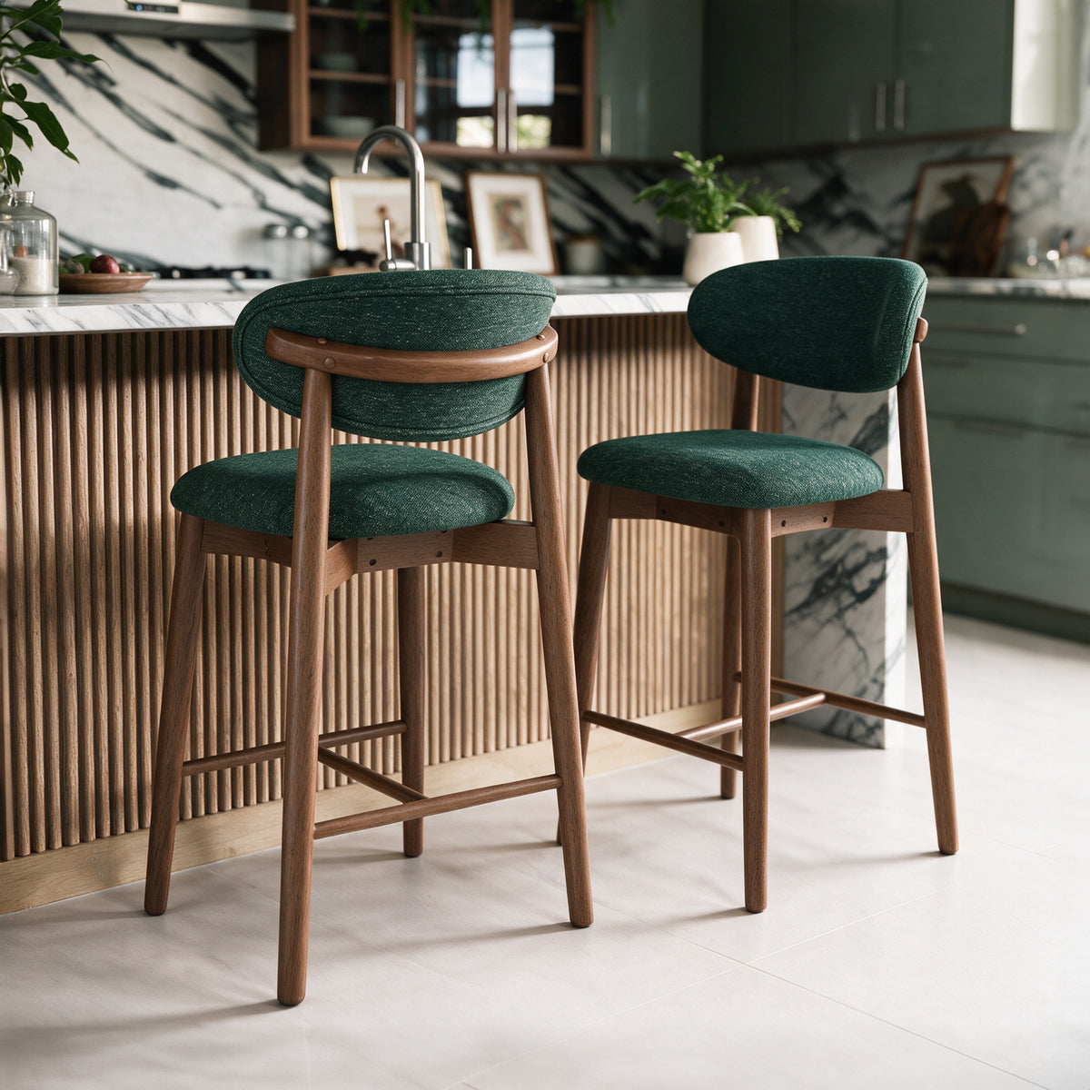 2 chaises de bar tissu vert foncé chiné et bois foncé Yuna – Maison Pavane