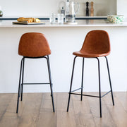 2 chaises en cuir synthétique camel cuisine blanche – Maison Pavane