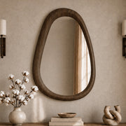 Ambiance bohème miroir en bois forme organique accroché au mur – Maison Pavane
