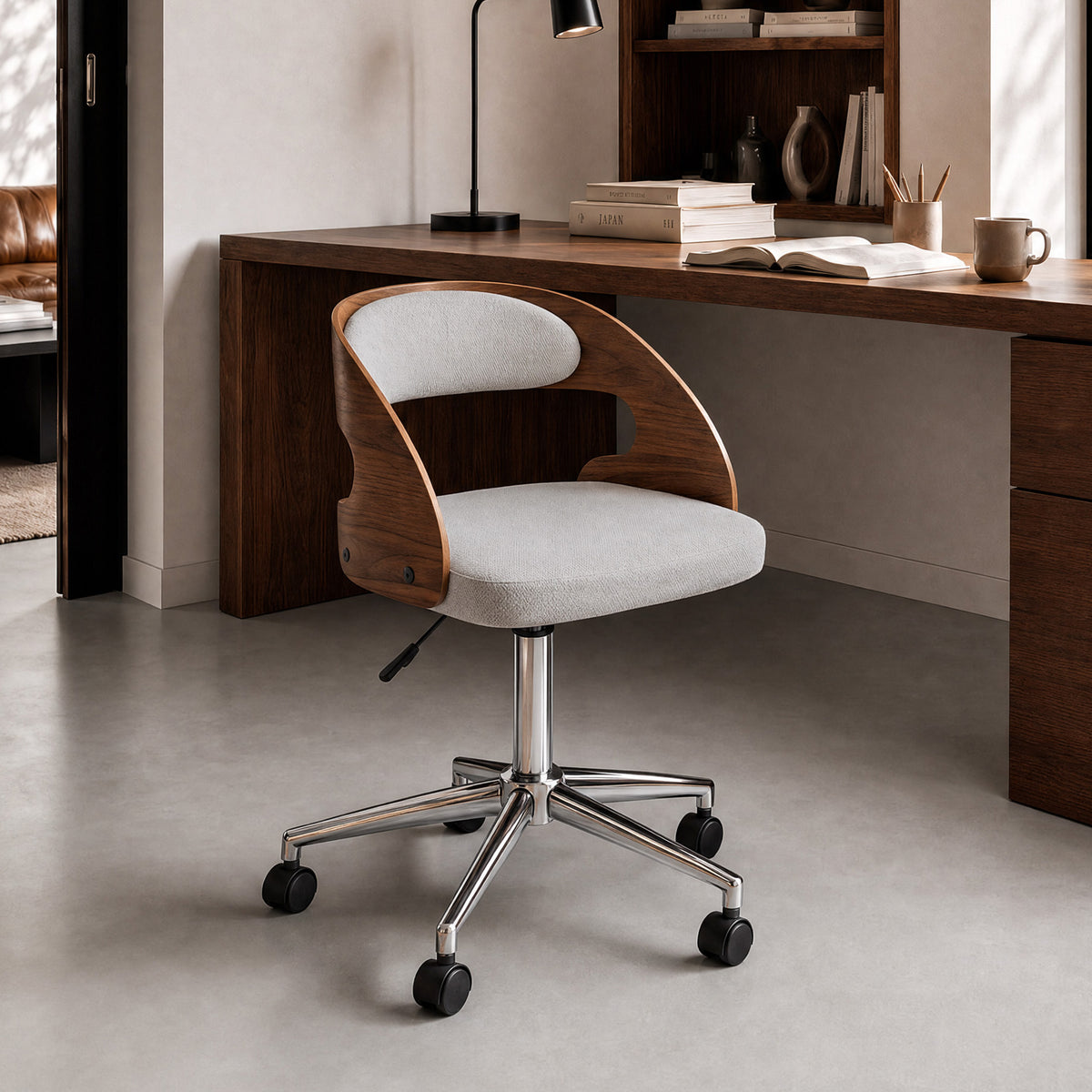 Ambiance chaise de bar tissu gris et dossier en bois à roulettes et réglable bureau – Maison Pavane