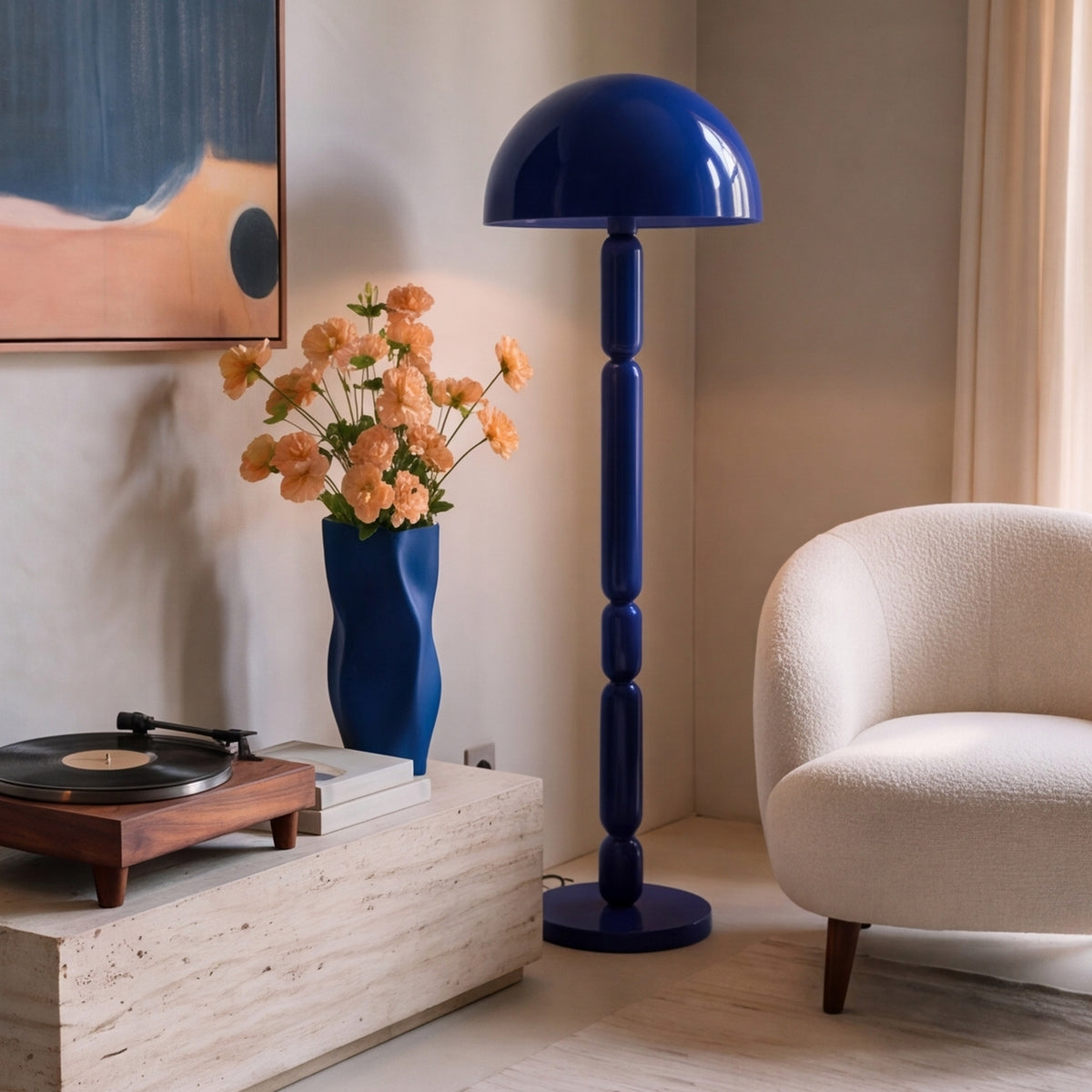 Ambiance salon lampadaire bleu roi glossy – Maison Pavane