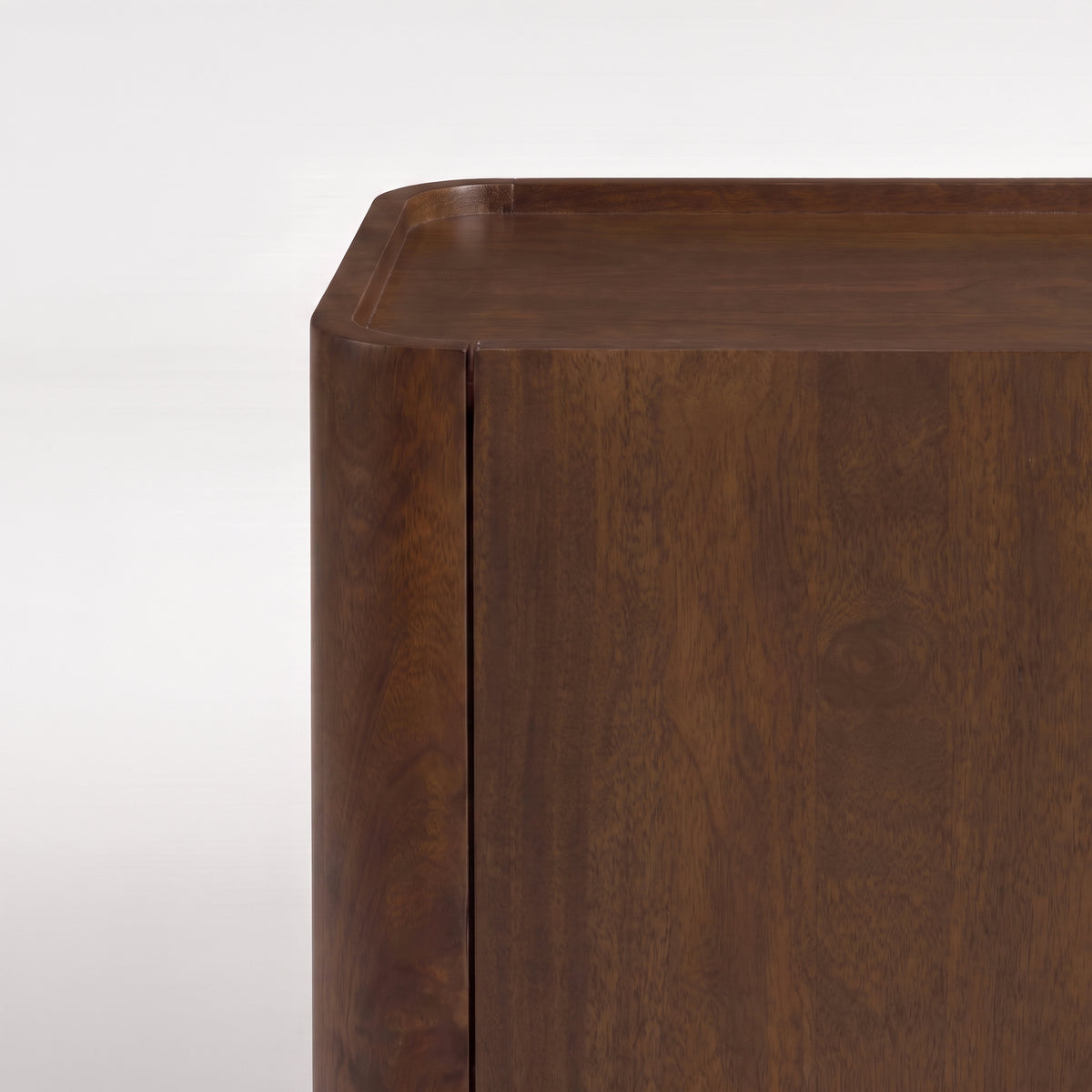 Buffet Aldo en bois de manguier noyer, détail de l'angle arrondi - Maison Pavane