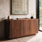 Buffet en bois de manguier tableau accroché au mur et vase – Maison Pavane