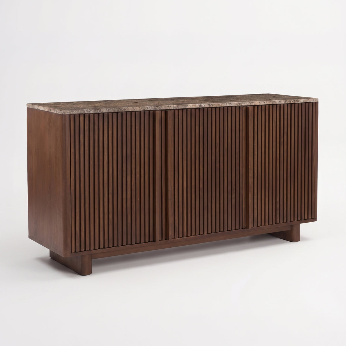 Buffet Flavio en bois de manguier et plateau en marbre, vue de trois quarts gauche - Maison Pavane