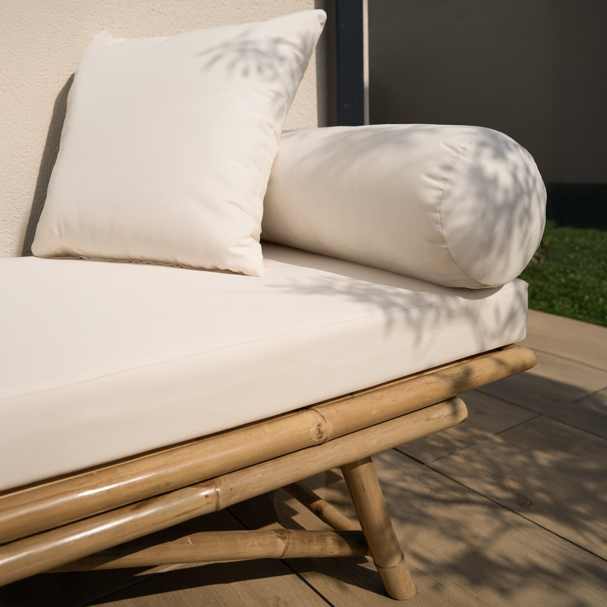 canape blanc de jardin