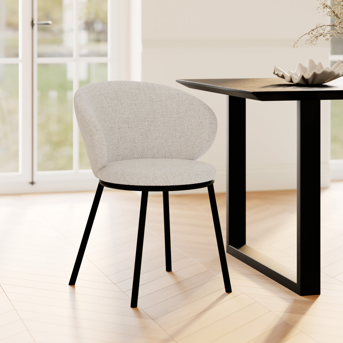 chaise confortable_design_elegante_en tissu beige chine pieds noirs angele