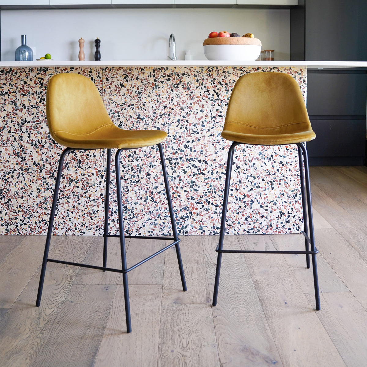 chaise de bar henrik jaune ambiance focus velour