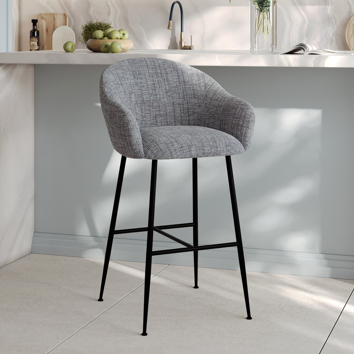 chaise de bar socky en tissu gris pieds noirs rdv deco