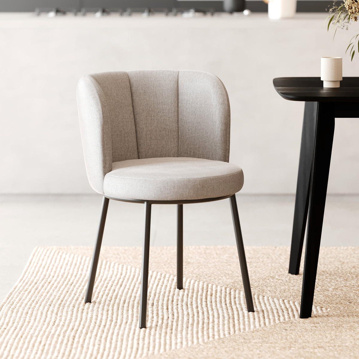 chaise en tissu beige pieds noir aby rdv deco
