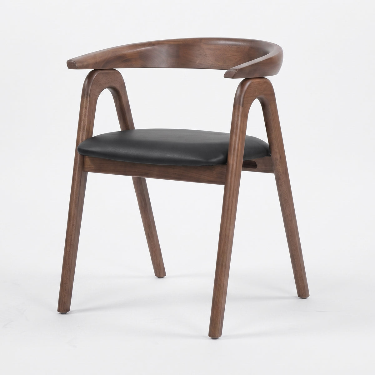 Chaise Hawa en bois marron, assise noire, vue de trois-quarts droite - Maison Pavane