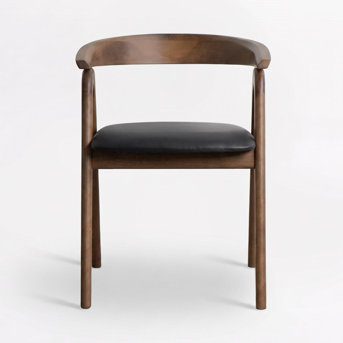 Chaise Hawa en bois d'hévéa marron et cuir synthétique noir, vue de face - Maison Pavane