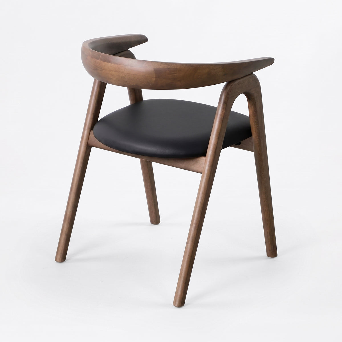 Chaise Hawa marron et cuir synthétique noir, vue de trois-quarts en plongée - Maison Pavane