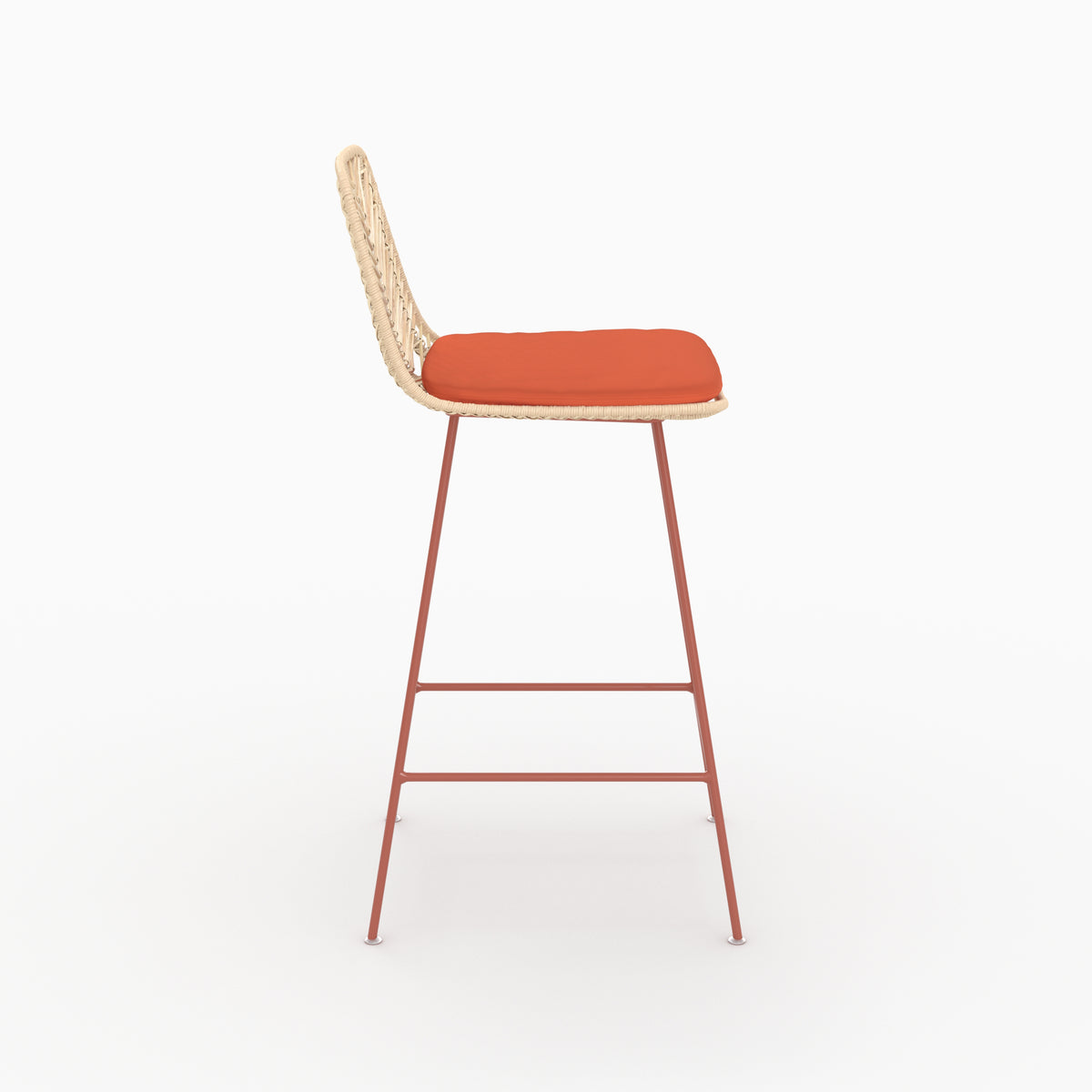 Chaise pour îlot central Tamara en rotin et tissu orange vermillon, vue de profil avec repose-pieds - Maison Pavane
