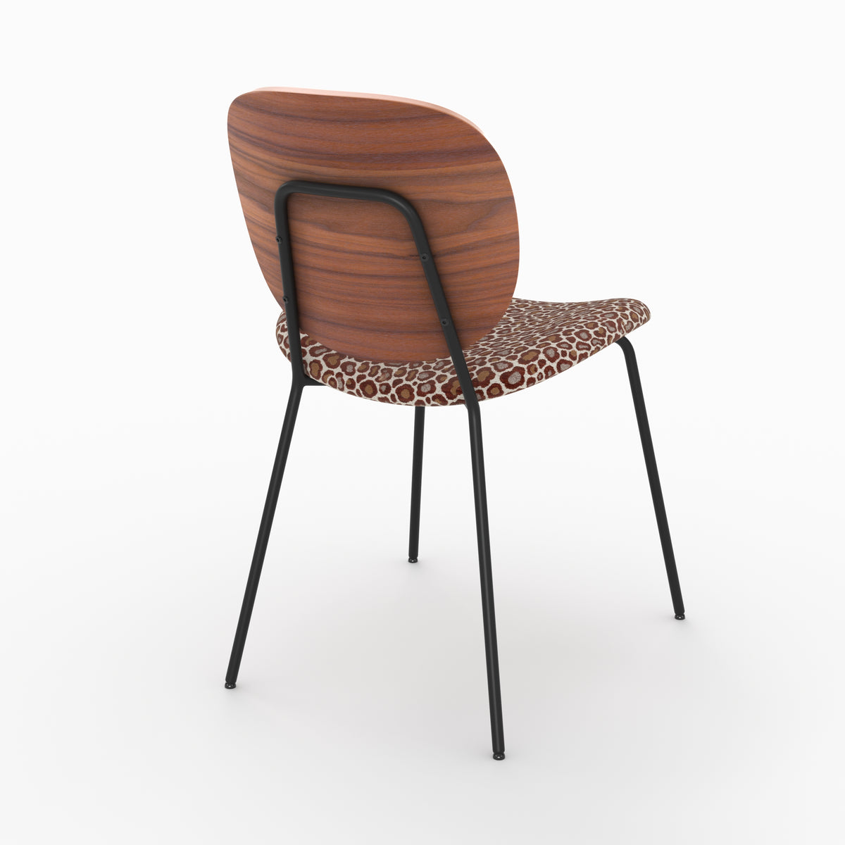 Chaise Simone en tissu léopard bordeaux et bois, pieds en métal noir, vue de trois-quarts arrière - Maison Pavane