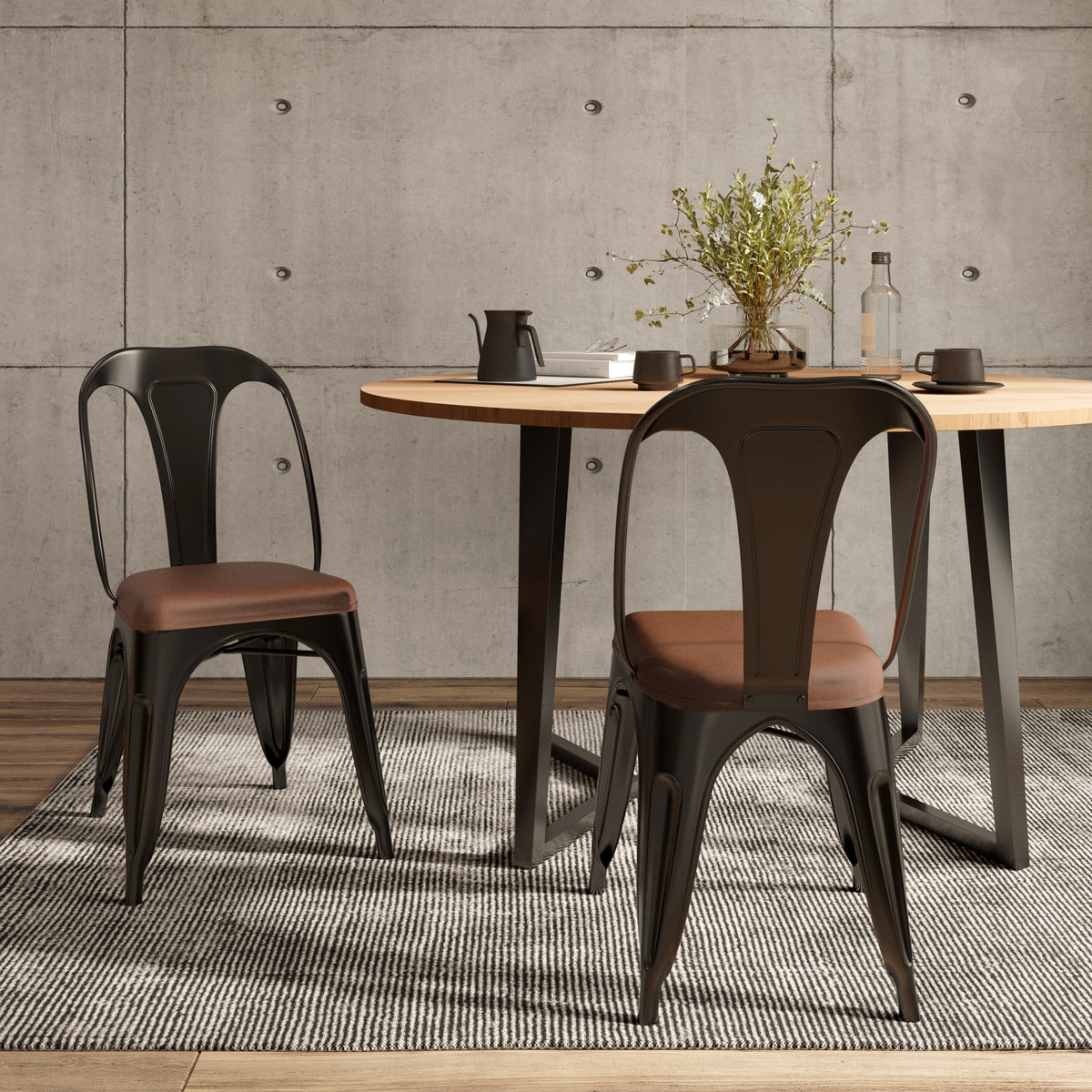 chaises metal noir et marron indus