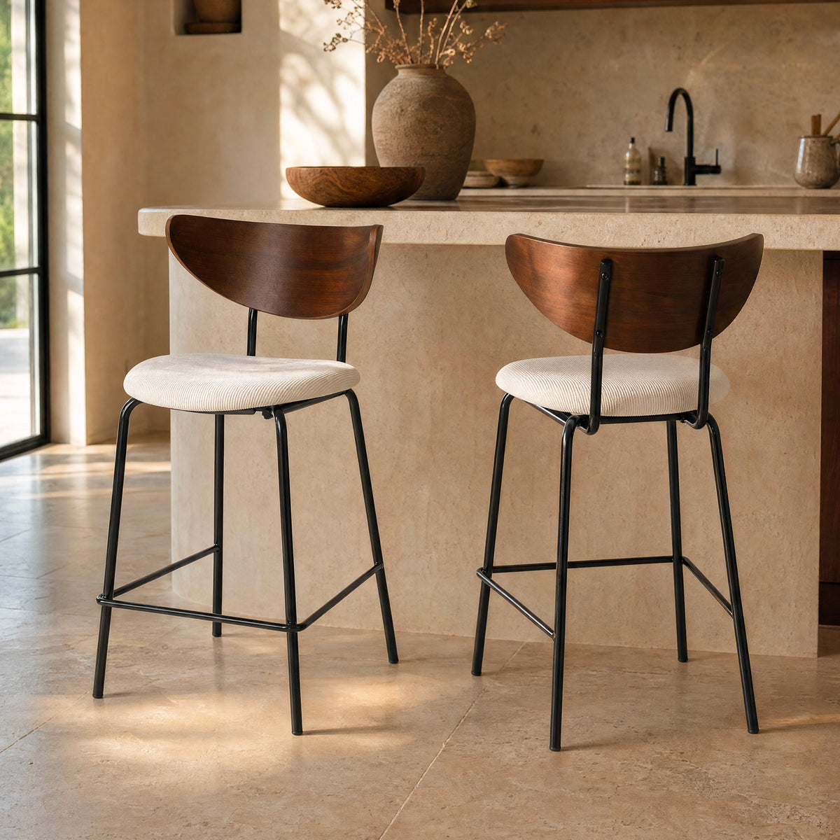 Cuisine 2 chaises de bar velours côtelé écru dossier bois foncé – Maison Pavane