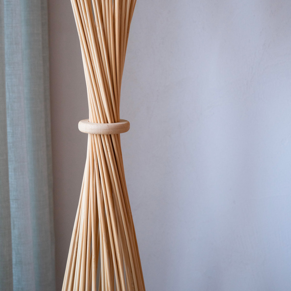 detail_lampe_bamboo_tressage_bois_clair