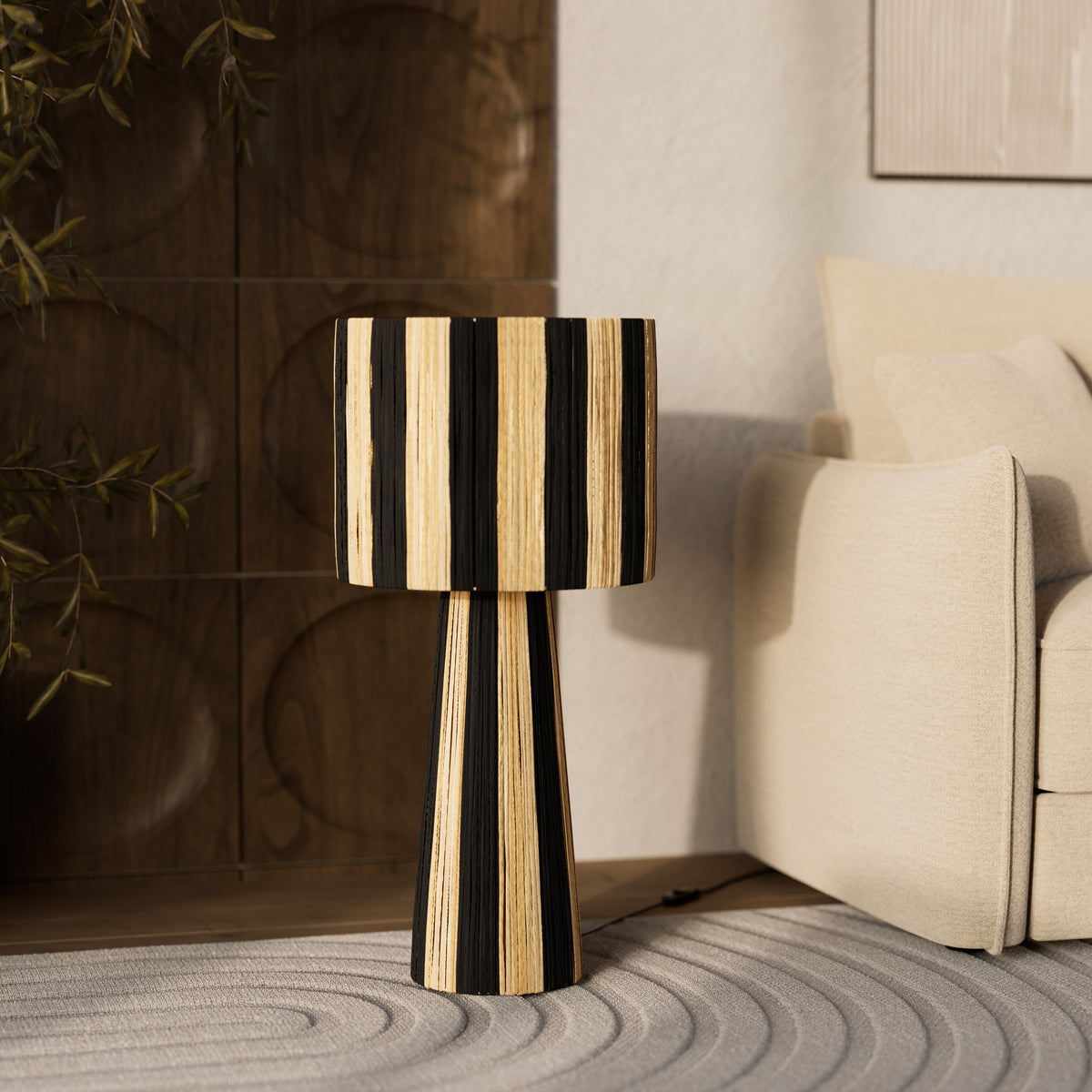 grande lampe rayee noire et beige en feuille de palmier solea