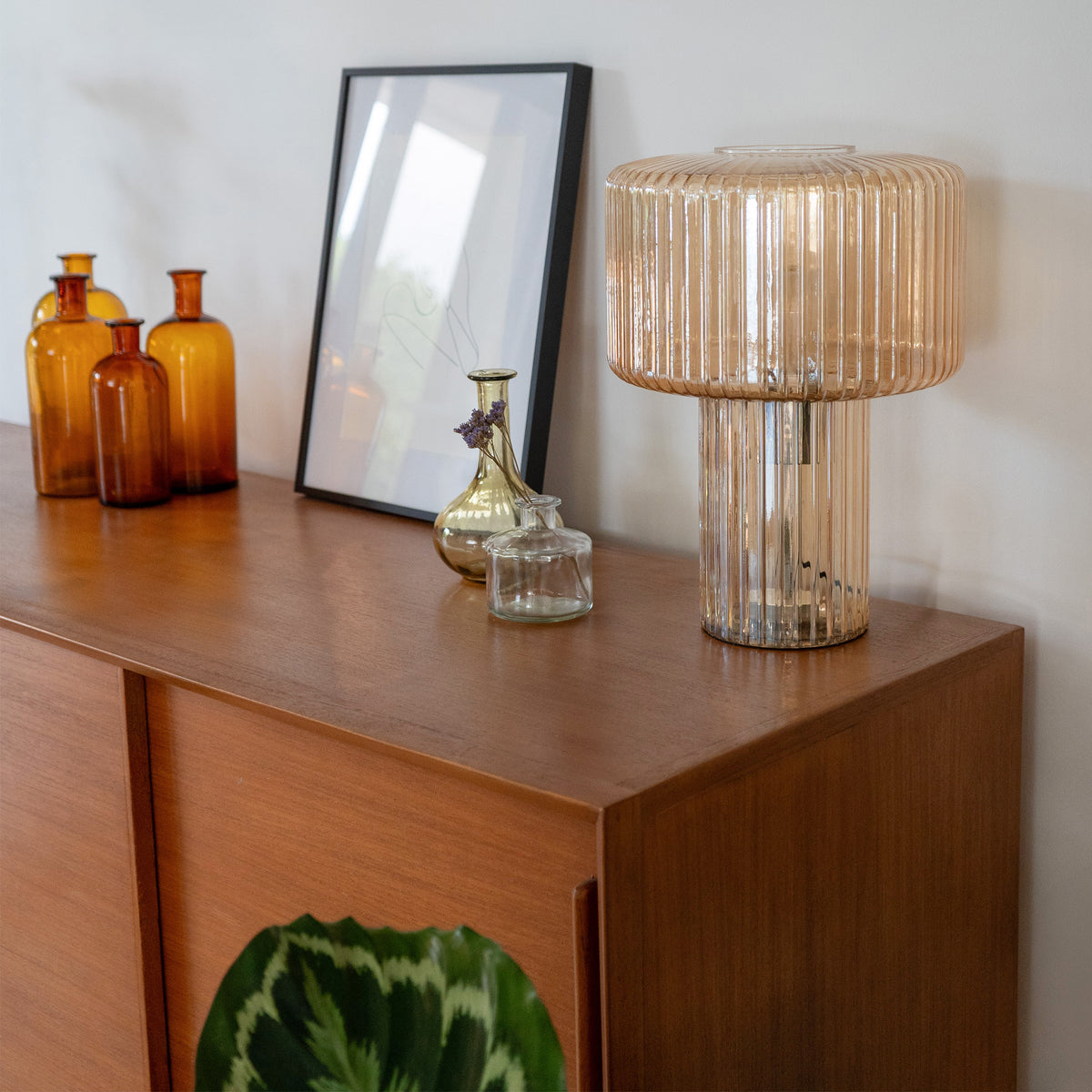 jolie lampe a poser en verre cannele verra