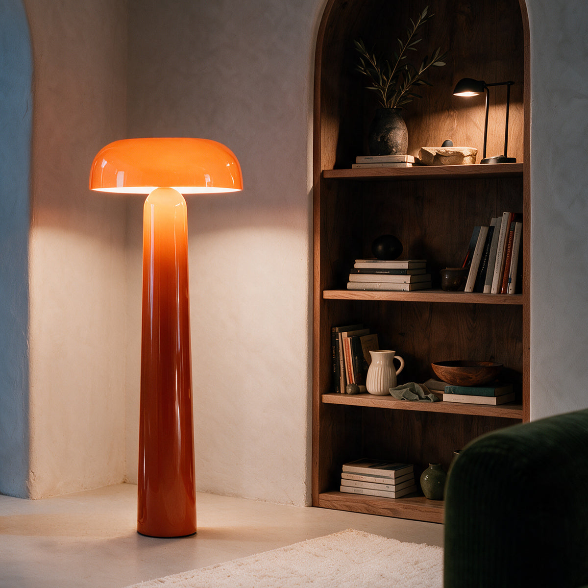 Lampadaire allumé orange – Maison Pavane