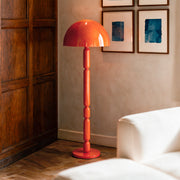 Lampadaire orange glossy métal mur bois et cadre photo – Maison Pavane