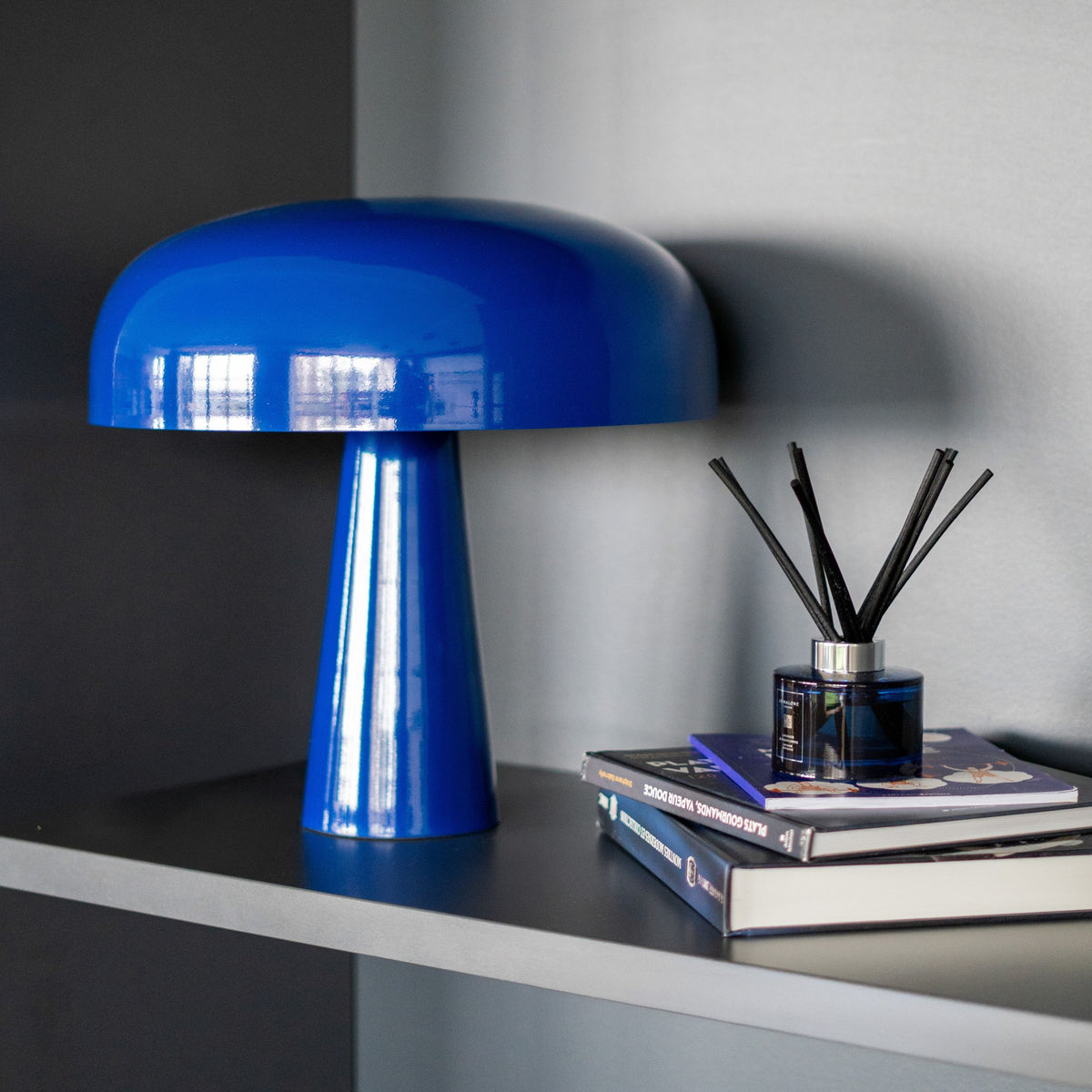 lampada da tavolo blu scuro in metallo Livia