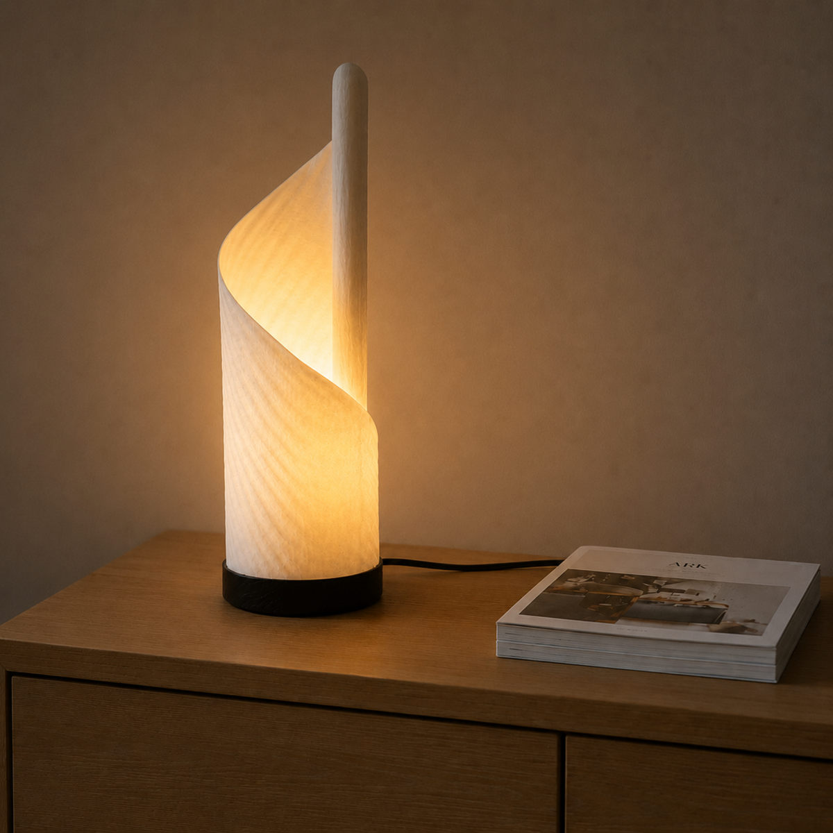 Lampe à poser Elya papier mâché bois blanc allumée ambiance commode – Maison Pavane