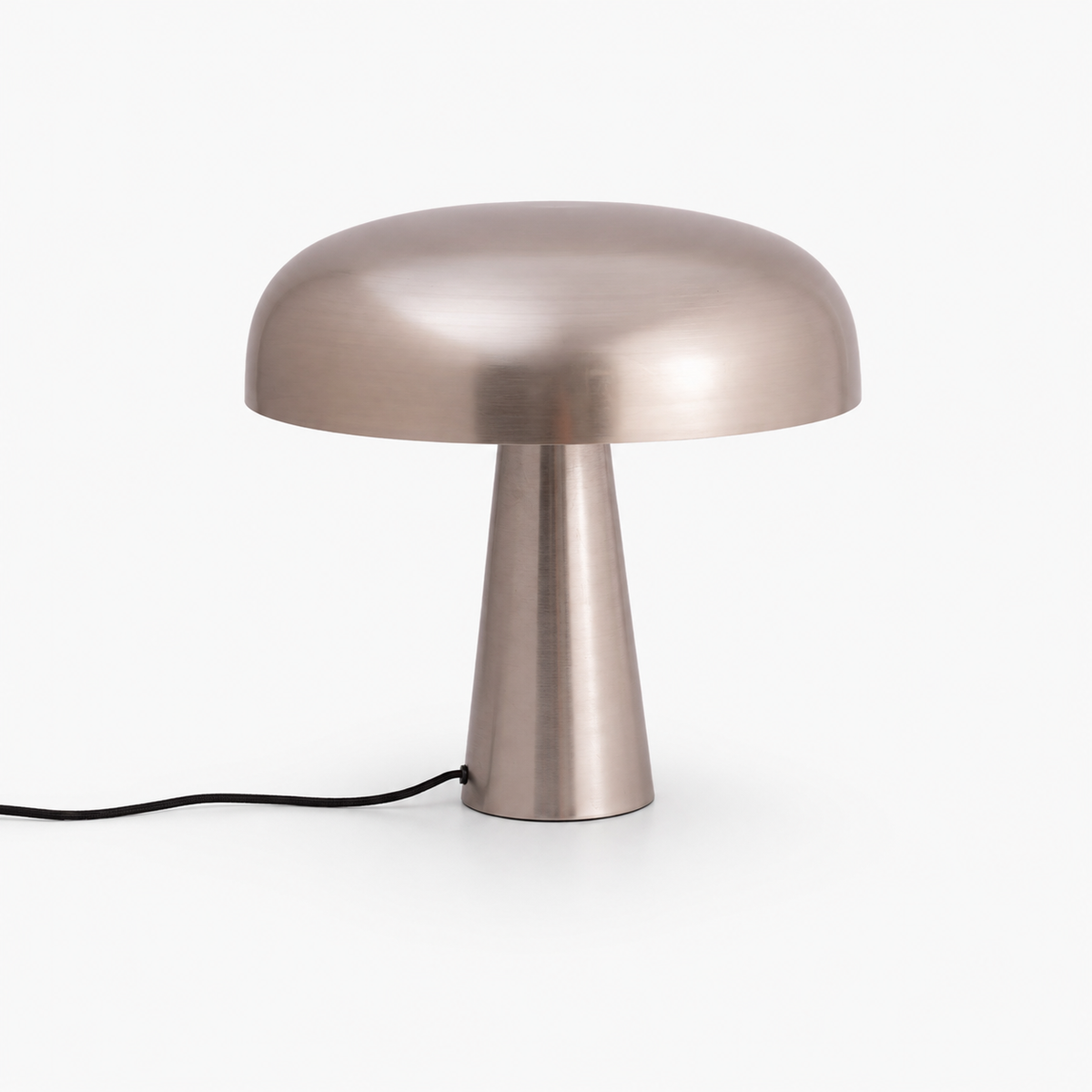 Lampe à poser Livia en métal doré, abat-jour plat sur pied conique - Maison Pavane