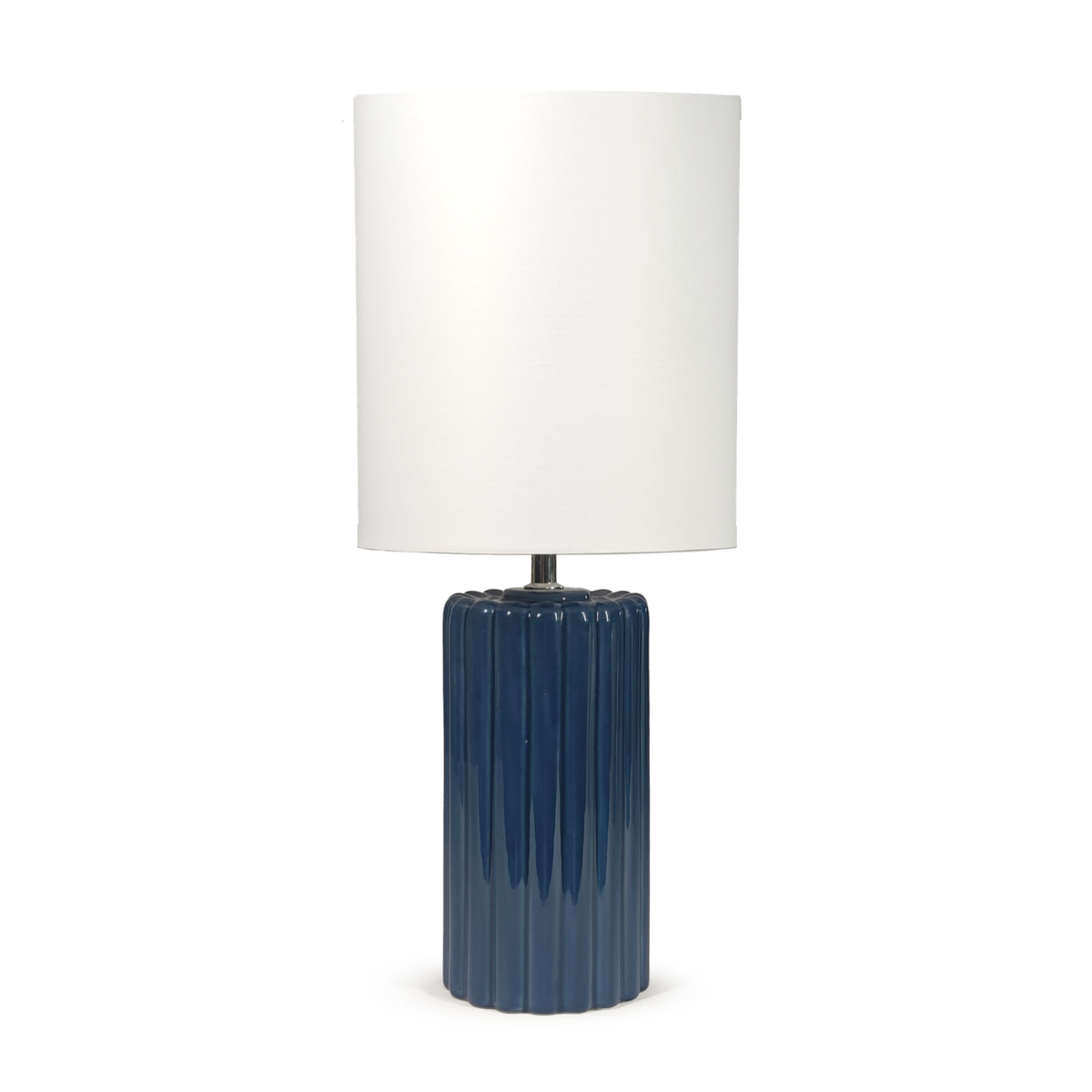 Lampe à poser Palladio céramique bleu nuit cannelée abat-jour blanc vue face – Maison Pavane