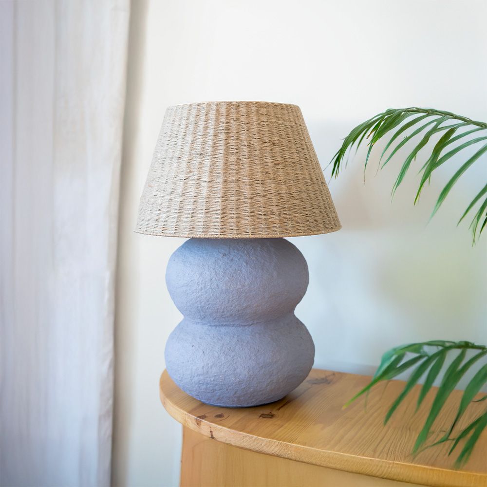 lampe violet pastel abat jour en jupe lampe a poser ida