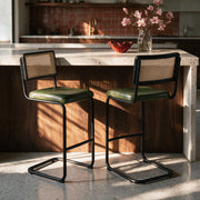 Lot de 2 chaises de bar en Z métal noir cannage et cuir vert – Maison Pavane