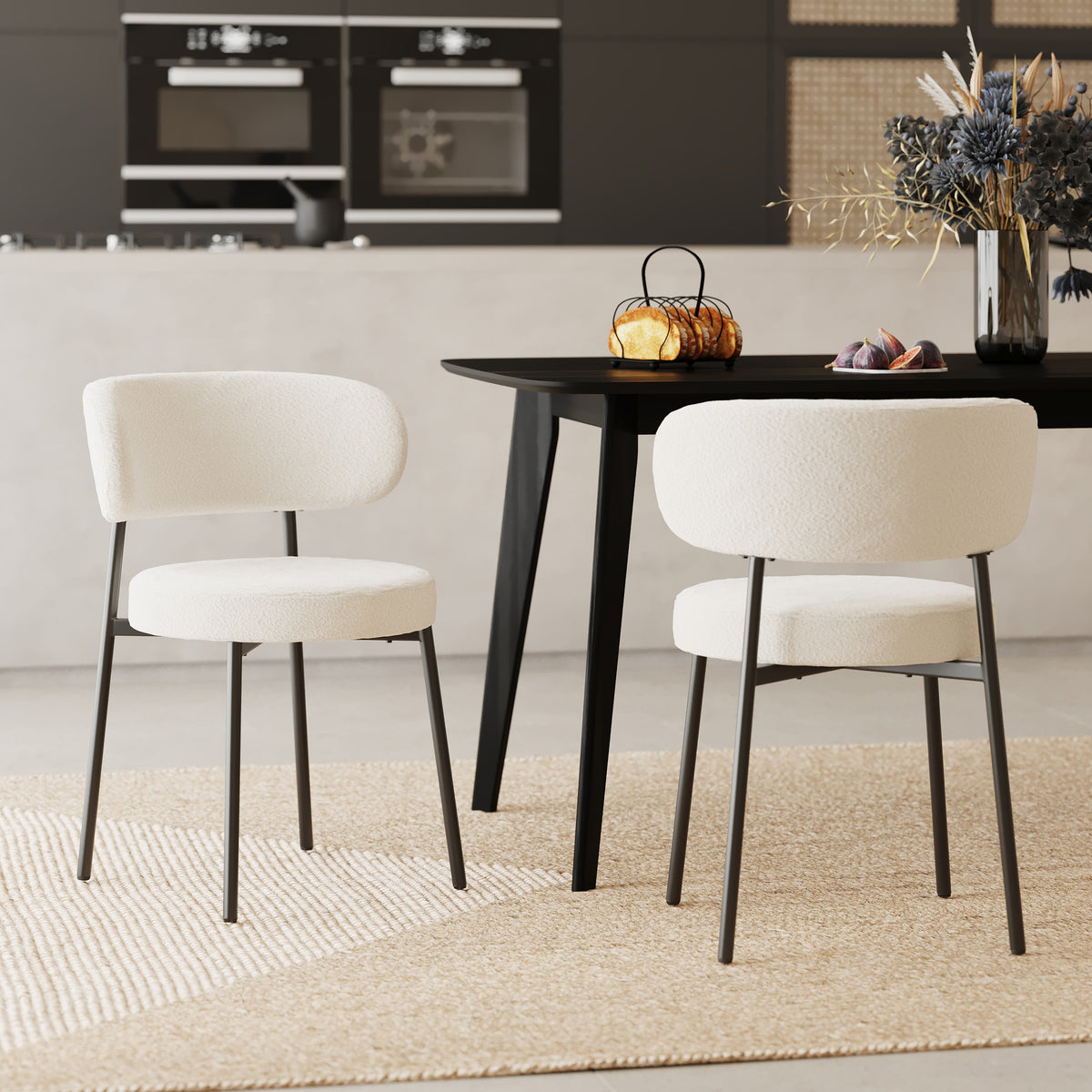 lot de 2 chaises en tissu boucle blanc casse et metal noir