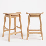 Lot de 2 tabourets pour îlot central Jude 63 cm en bois clair - Maison Pavane
