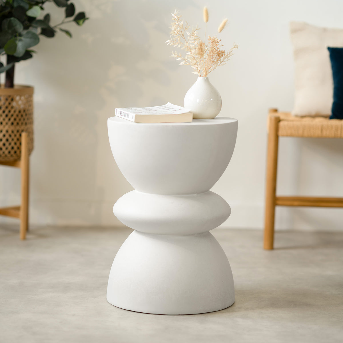 maupiti_table_appoint_beton_ecru_brut
