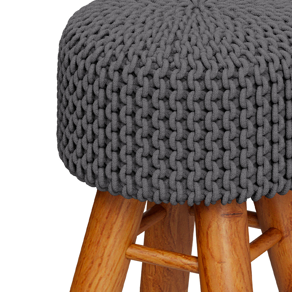 Petit tabouret rond en gris foncé et pieds en bois de mélèze Lisa – Maison Pavane