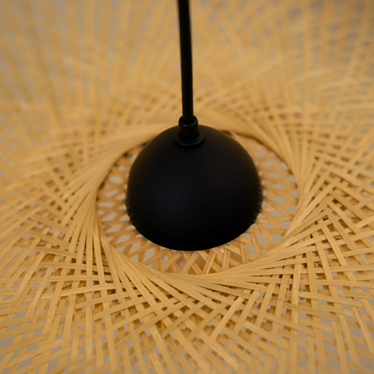 Suspension noire et beige