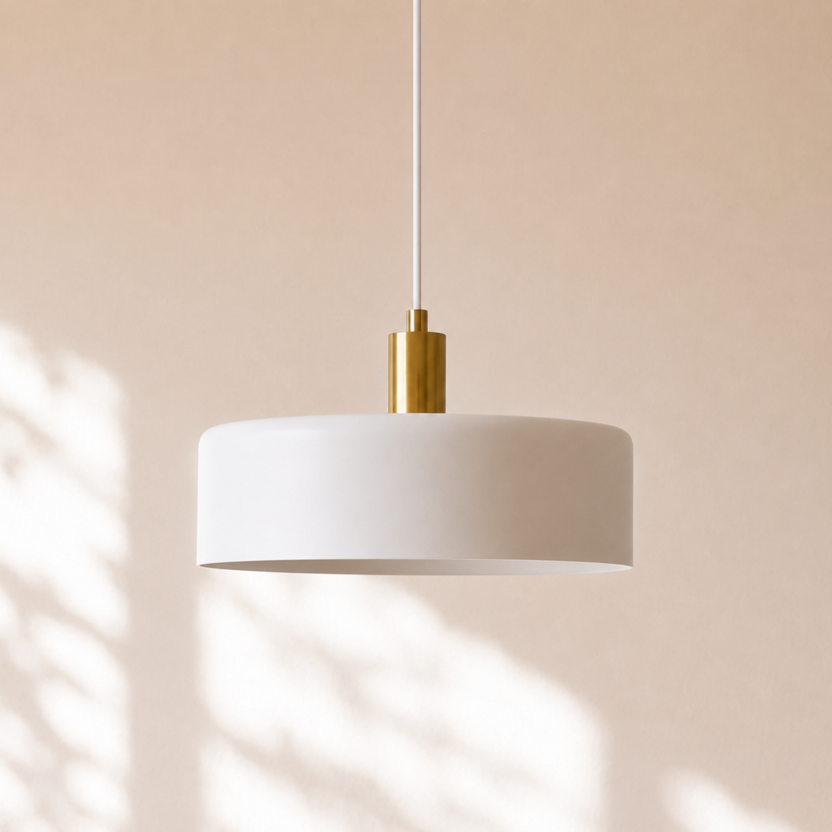 Suspension Nox métal blanc table repas ambiance – Maison Pavane