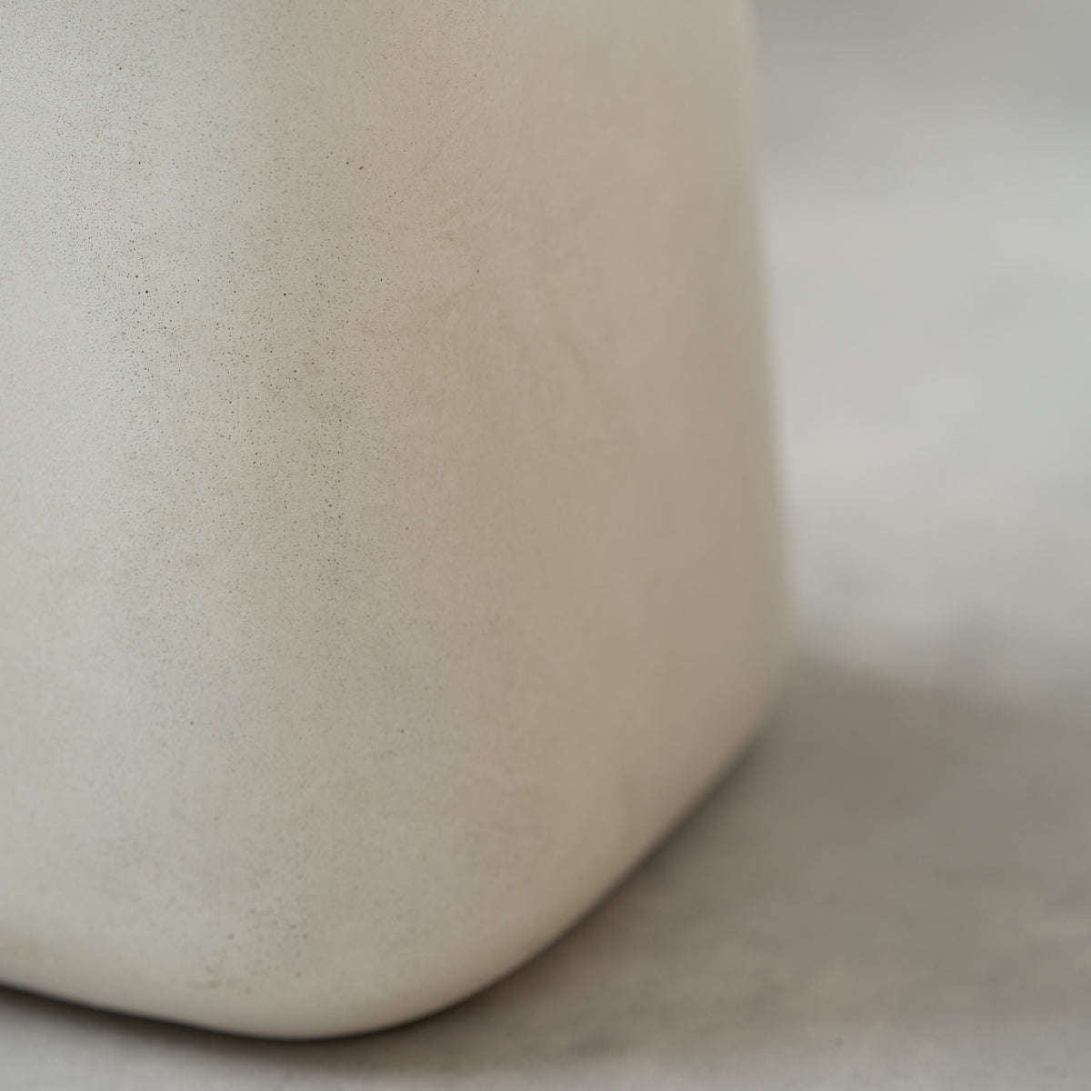 table appoint en beton ecru carre samui