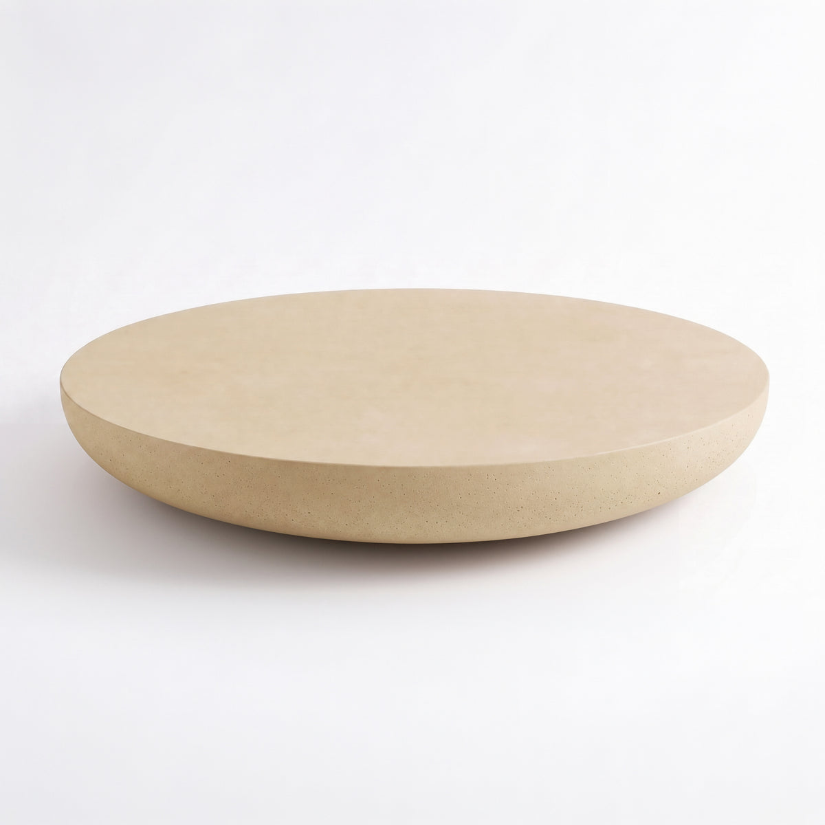 Table basse ronde Milos beige en fibre d'argile effet béton vue de trois quarts - Maison Pavane