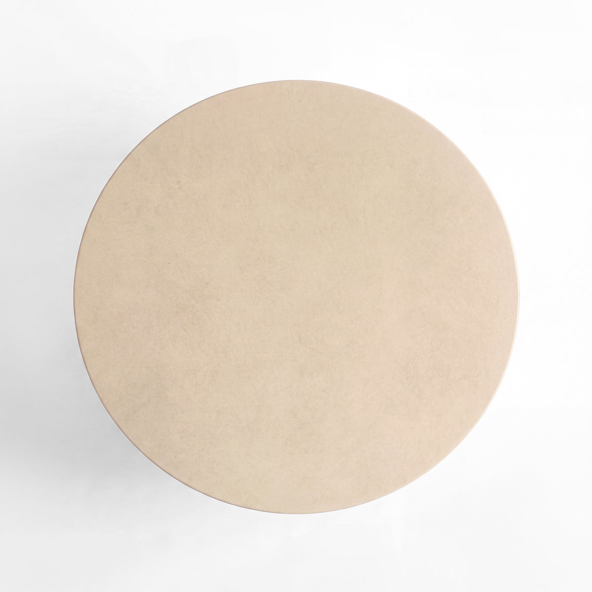 Plateau rond de la table basse Paros beige en fibre d'argile vu de dessus - Maison Pavane