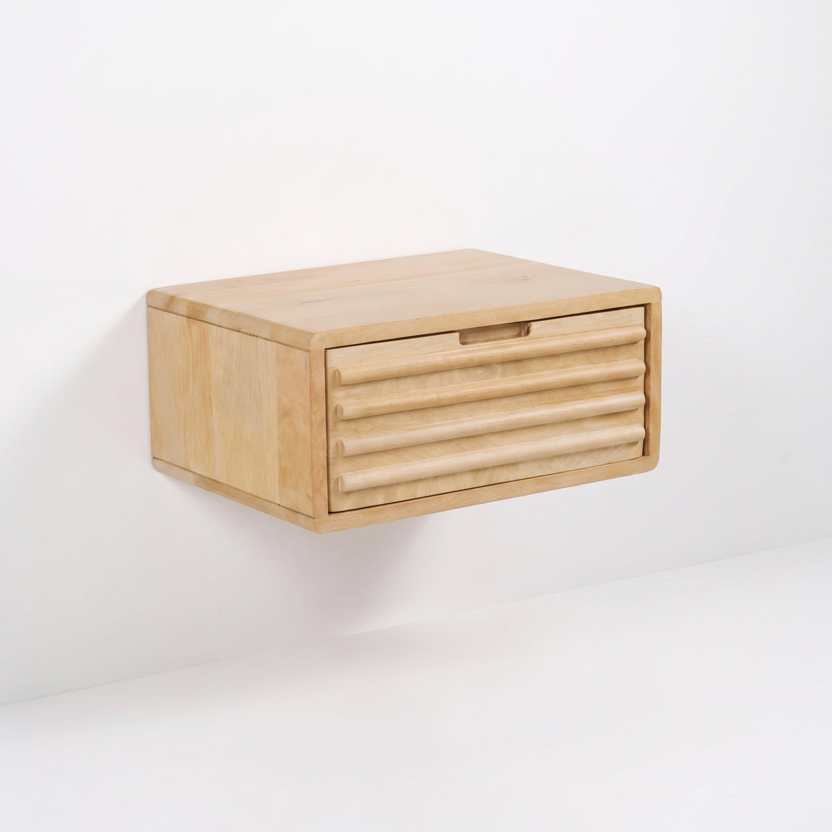 Table de chevet murale Pablo en bois de manguier naturel, vue de trois quarts - Maison Pavane