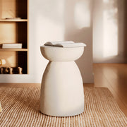table d appoint ronde capri en beton ecru style grece epure minimaliste