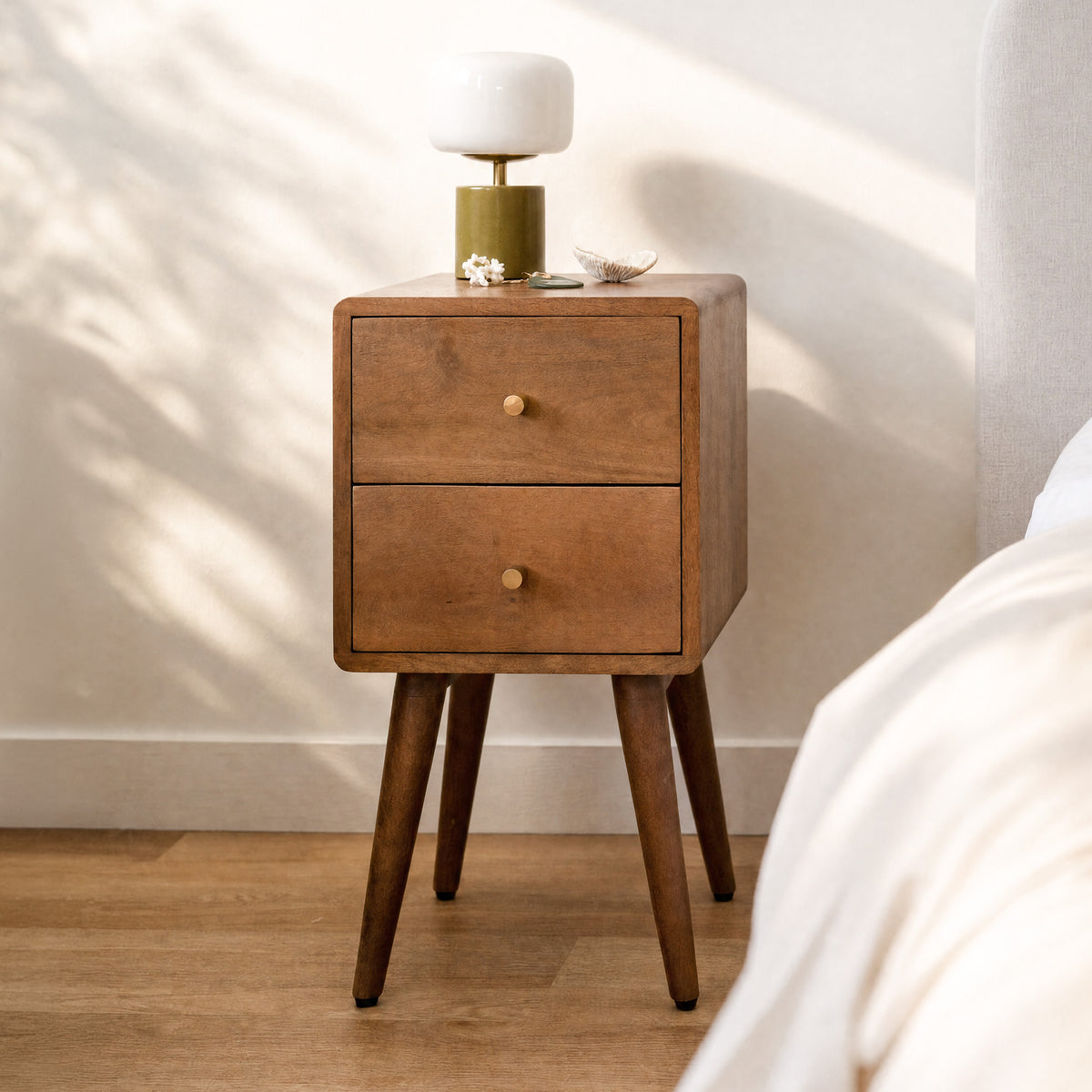 Table de chevet en bois de manguier Orea 2 tiroirs – Maison Pavane