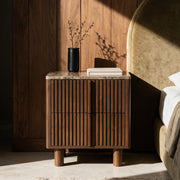 Table de chevet en bois et plateau marbre chambre – Maison Pavane